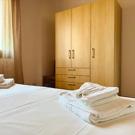 White House Lu Impostu Apartment